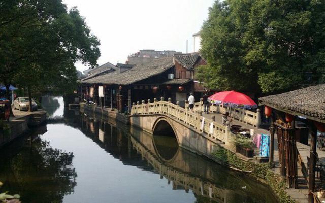 百家云盘中异动 股价大涨5.74%报3.60美元